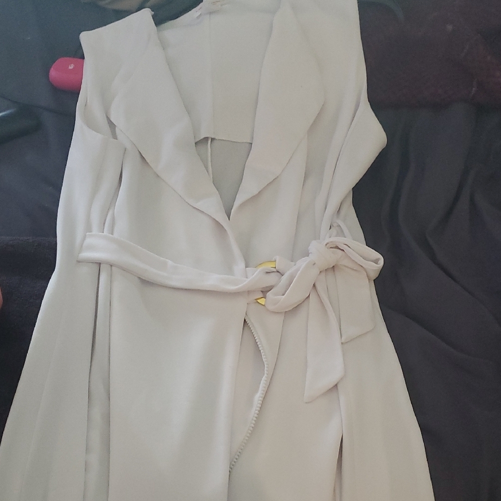 Elegant White Sleeveless Vest Dress with Belt